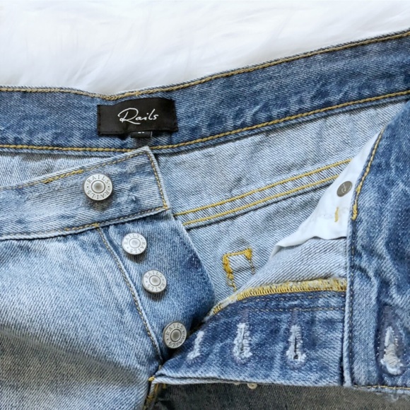 RAILS Cut Off Denim Shorts in Vintage Daisy! - Picture 3 of 8